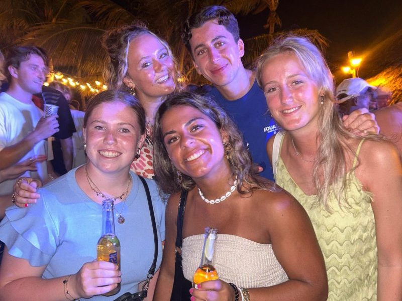 Uitgaan op Zanzi Curacao met nieuwe vrienden
