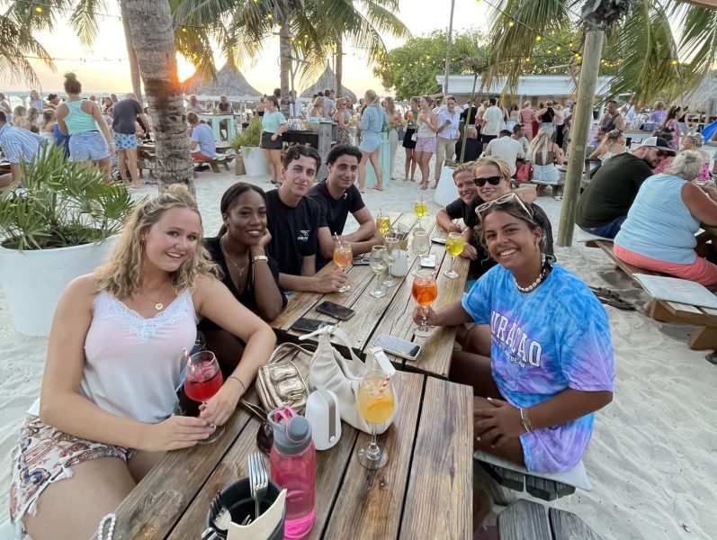 Happy Hours Curacao Uitgaan Tussenjaar Wereldstap op Zanzibar 2