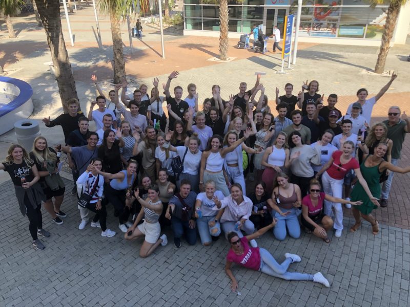 Aankomst HATO Curacao van tussenjaarders voordat ze met het programma Tussenjaar starten