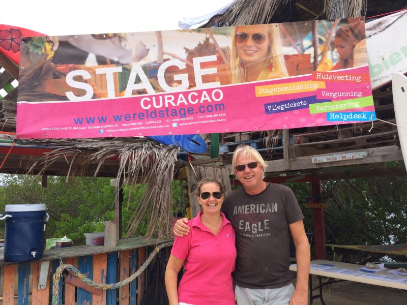 Maarten samen met Jora Curacao Wereldstage