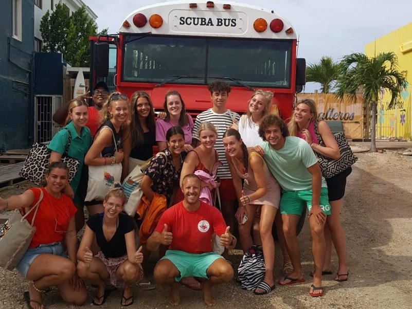 Bij de duikbus Westpunttour Wereldstap Tussenjaar Programma